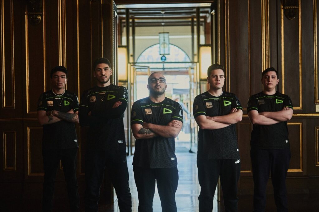 Equipe de LOUD de VALORANT posa para foto