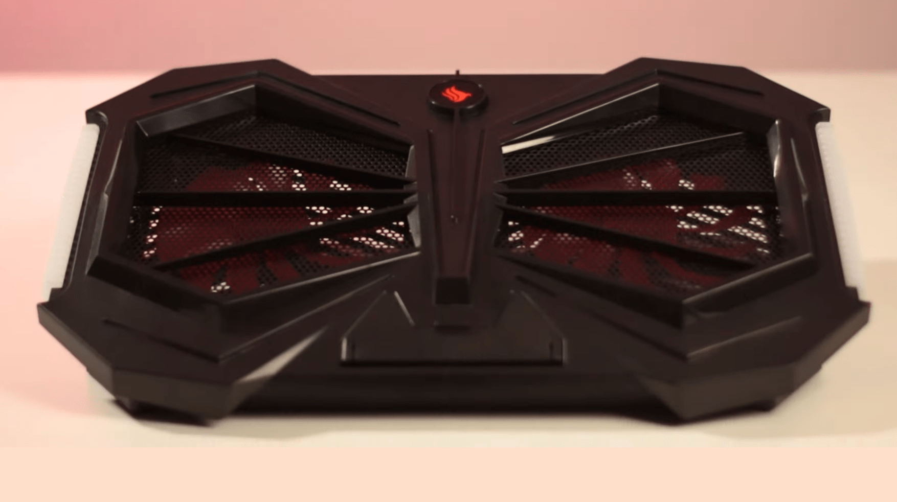 Conheça a base gamer para notebook Pichau Bertha