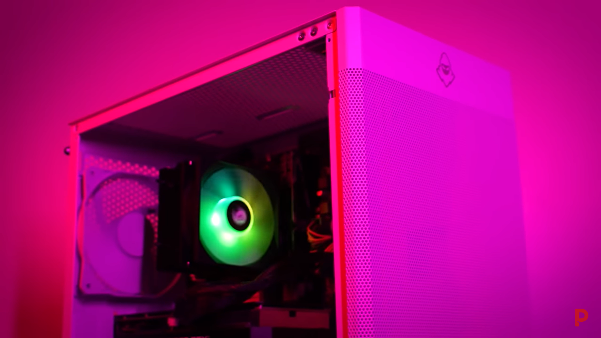 Gabinete gamer Mancer na cor branca em destaque