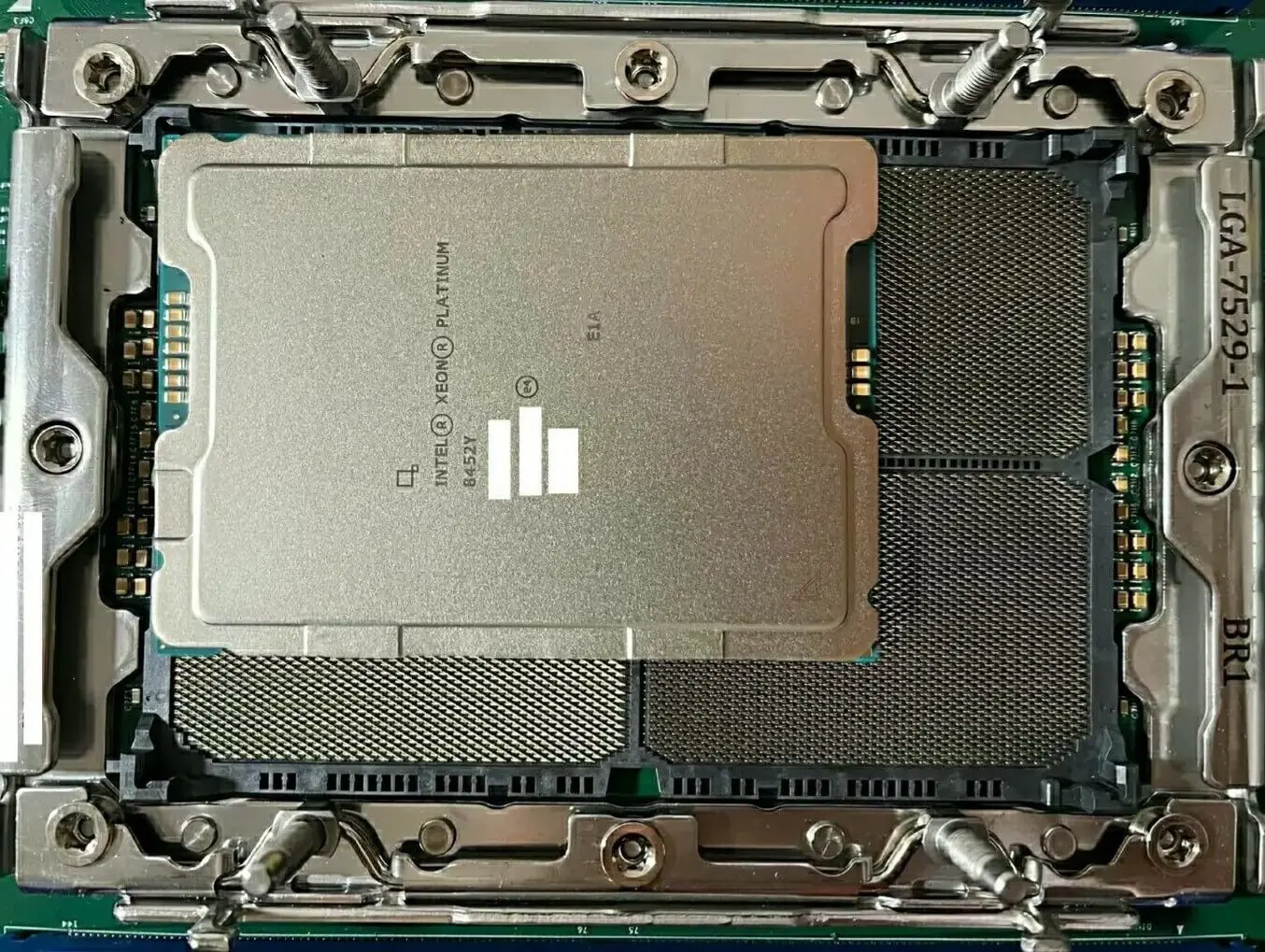 Site chinês vaza informações sobre soquete da Intel, entenda 1 Site chinês vaza informações sobre soquete da Intel, entenda