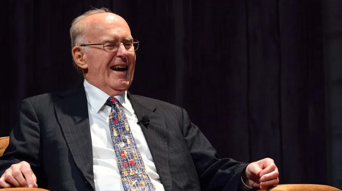 Aos 94 anos, morre co-fundador da Intel, Gordon Moore