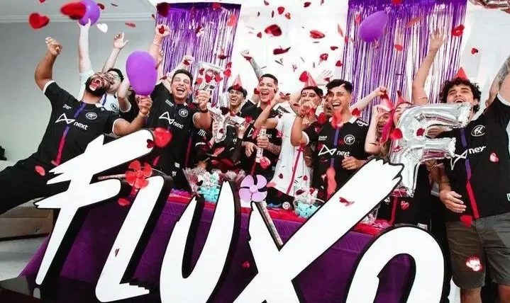 Fluxo anuncia fim de game house de jogadores e influenciadores