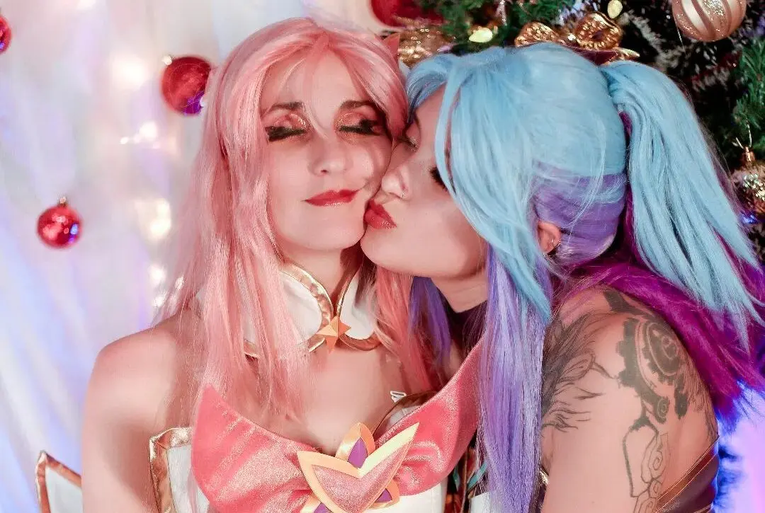 Mês do Orgulho LGBTQIA+: Artistas esbanjam romance e criatividade em cosplays de casal