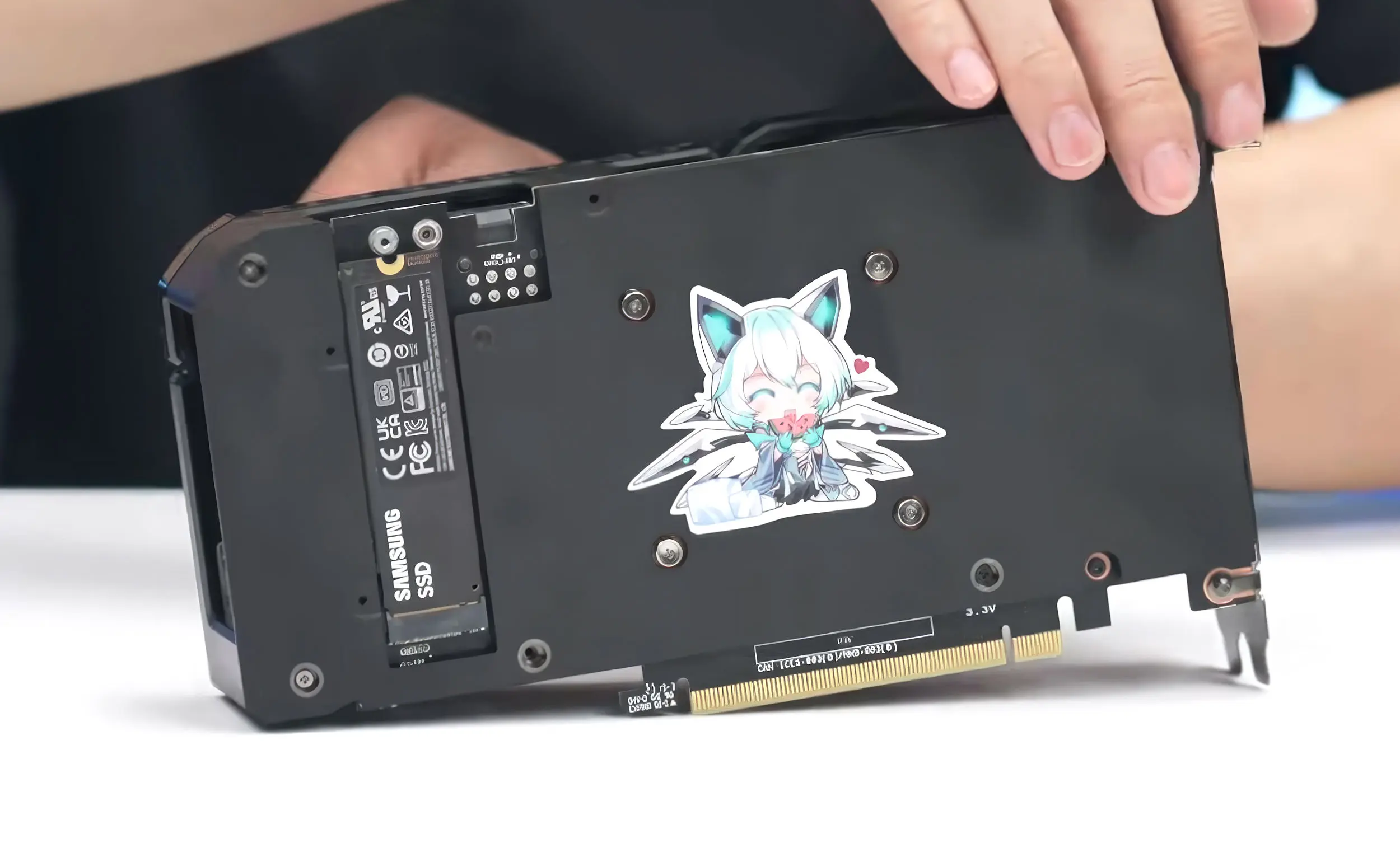ASUS apresenta conceito de RTX 4060 Ti com slot de SSD M.2