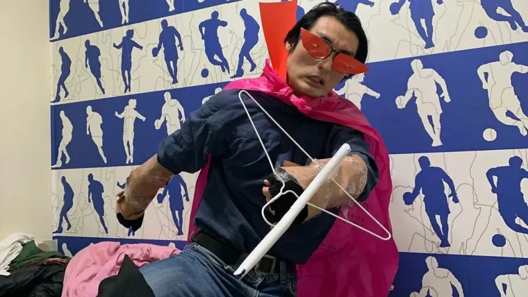 Cosplayer simplifica trabalho e diverte fãs de games nas redes sociais