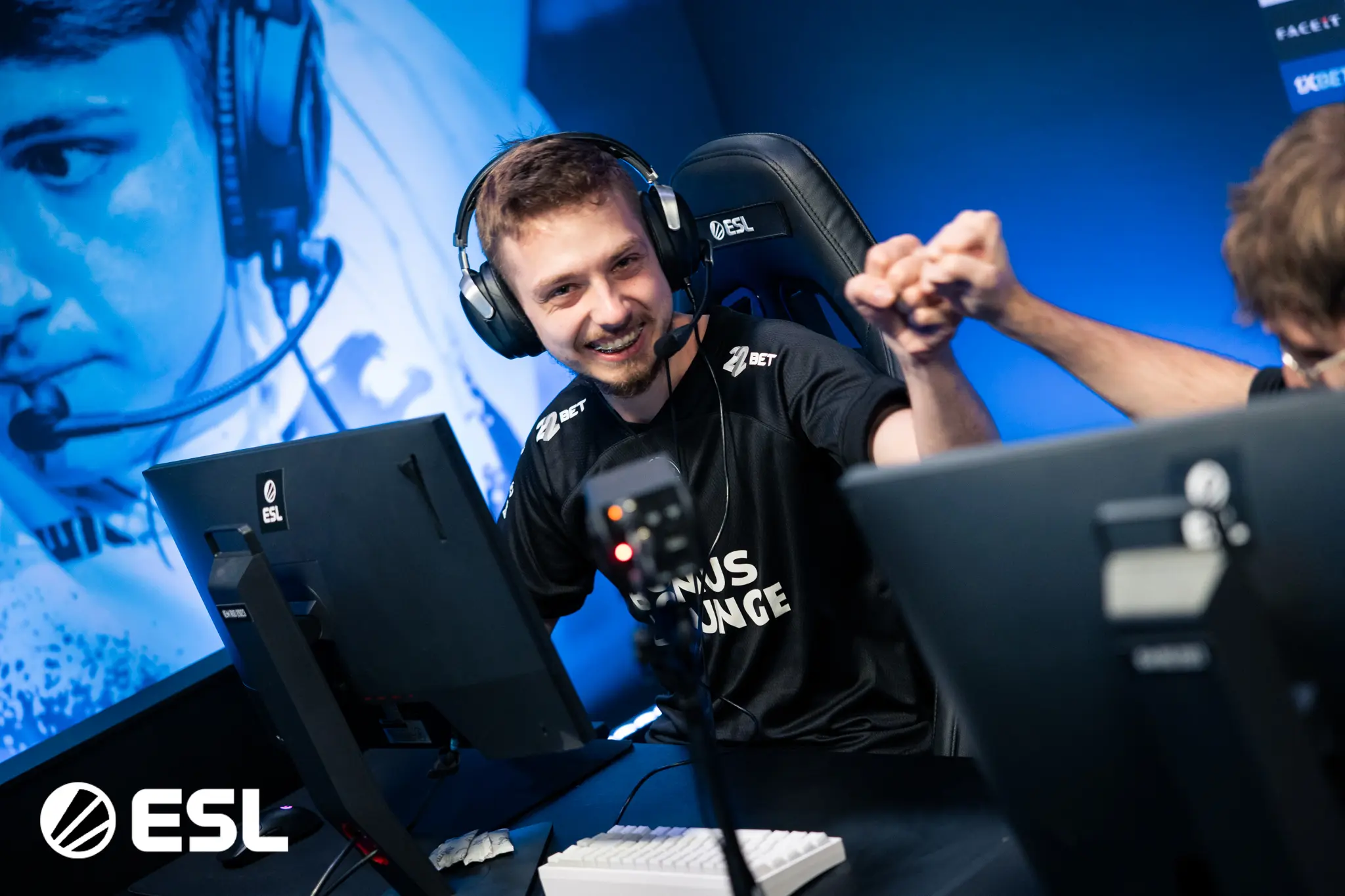 IEM Cologne 2023: Com confrontos equilibrados, fnatic e 9INE estreiam com vitória