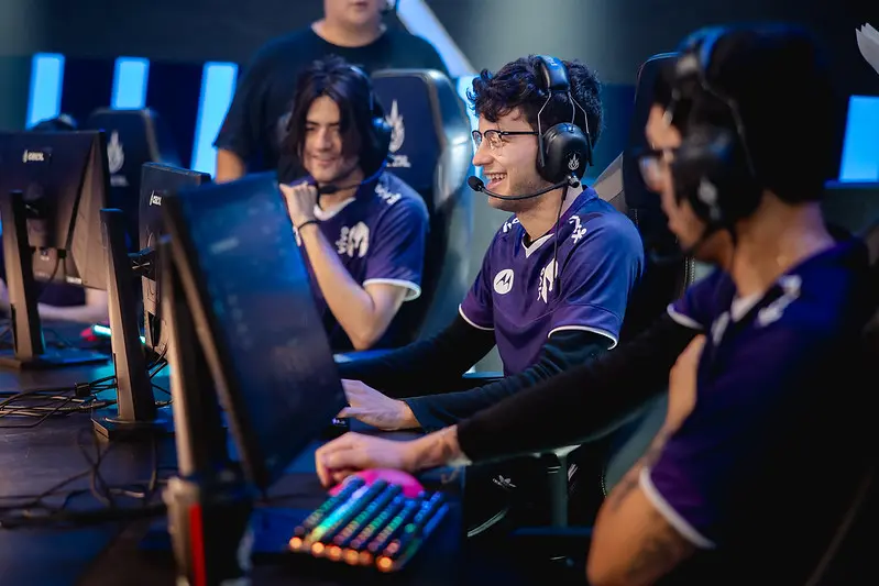 CBLOL 2023: Primeiro dia de playoffs conta com Vivo Keyd Stars eliminando o Fluxo