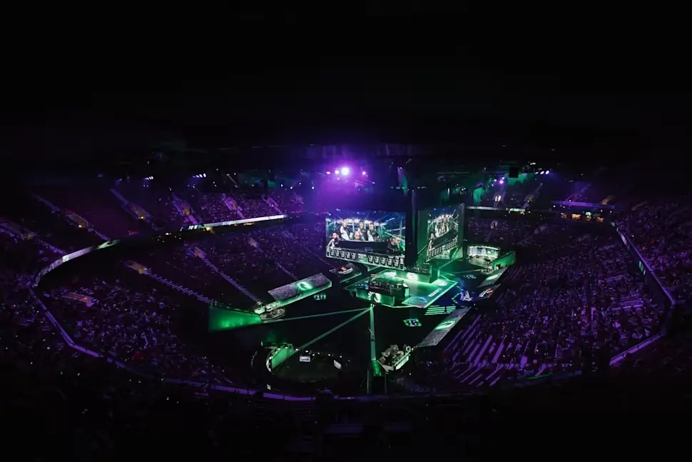 público acompanhando torneio de Dota 2 como a DreamLeague 25