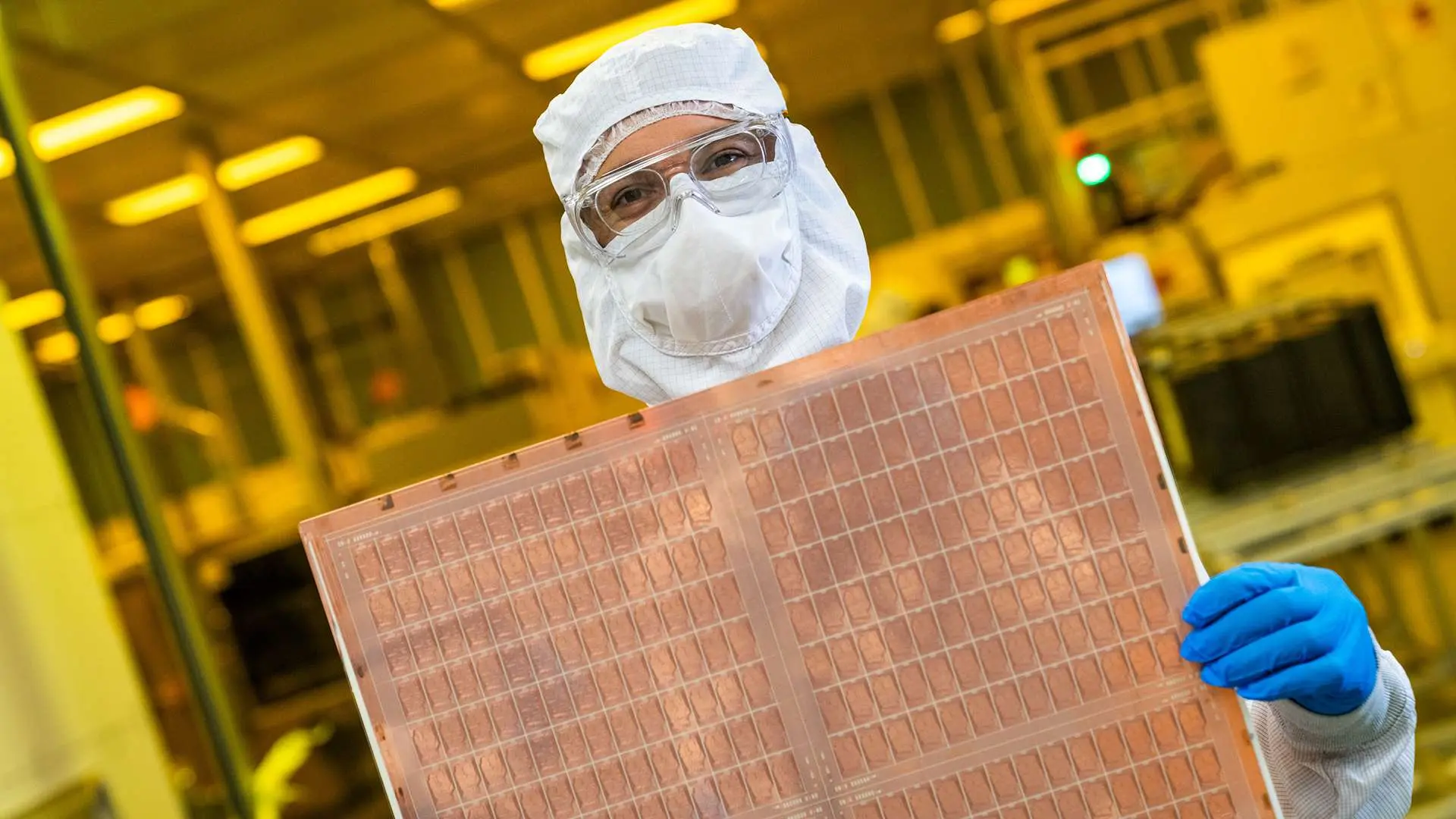 Intel anuncia nova tecnologia com substrato de vidro 2 Intel anuncia nova tecnologia com substrato de vidro newsroom intel glass substrate 4.jpg