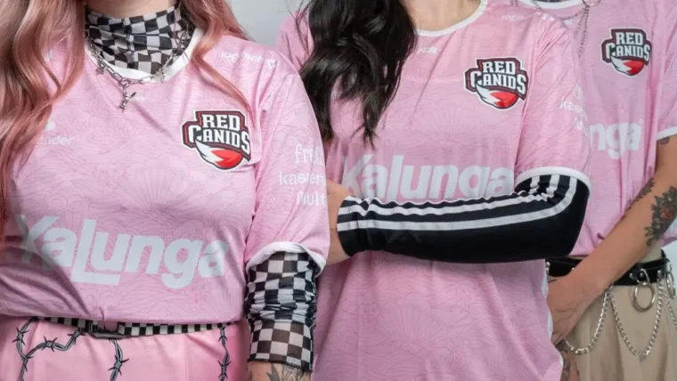 Outubro Rosa: Red Canids lança camisa exclusiva em apoio à conscientização do câncer de mama e colo de útero
