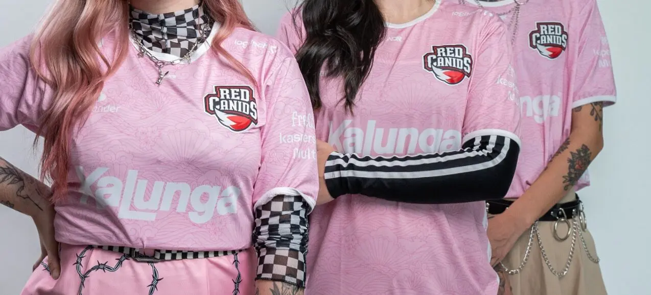 Outubro Rosa: Red Canids lança camisa exclusiva em apoio à conscientização do câncer de mama e colo de útero