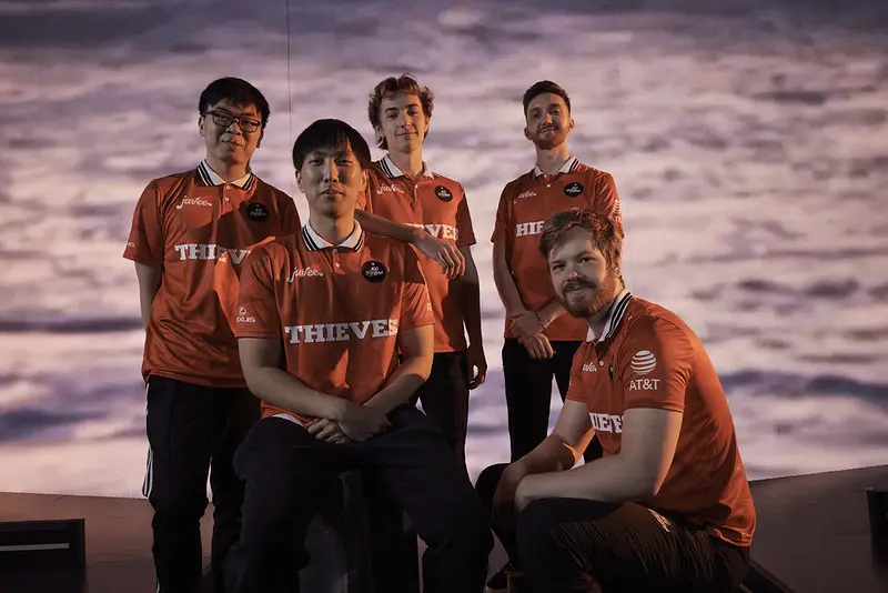 LoL: 100 Thieves apostará em jovens talentos para 2024 1 LoL: 100 Thieves apostará em jovens talentos para 2024
