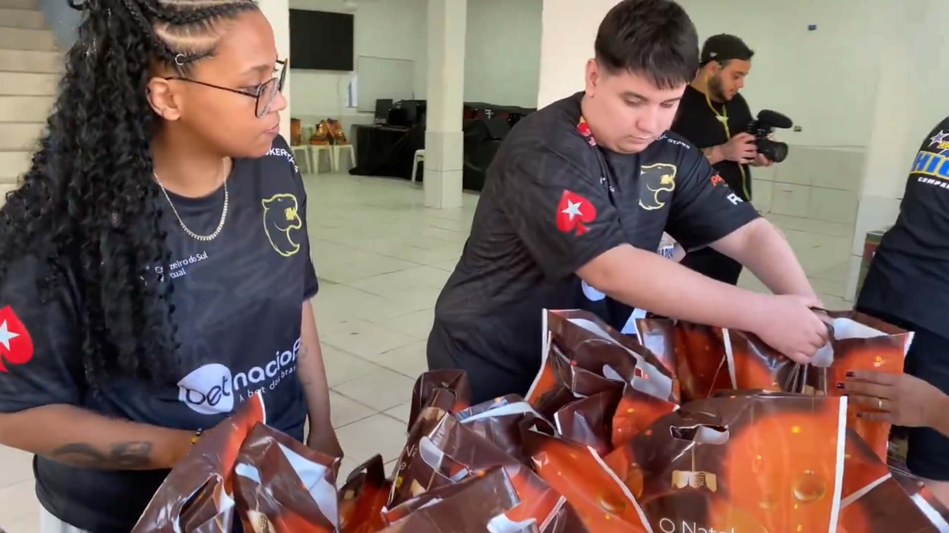 FURIA doa mais de 950 toneladas de alimento para moradores