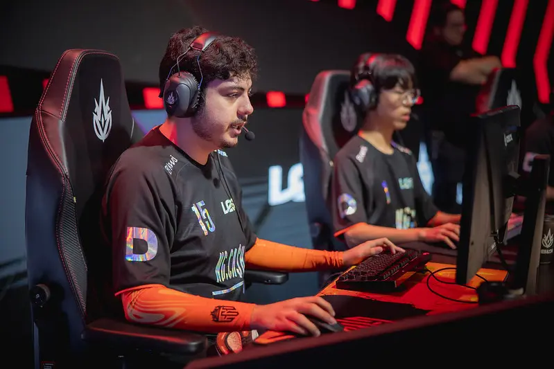 LoL: Tricampeão anuncia saída de gigante organização