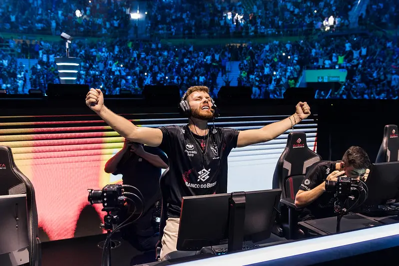 R6: “Logo vocês vão saber o desenrolar desse novo capítulo”, revela Herdsz sobre ida do elenco da w7m para a FURIA