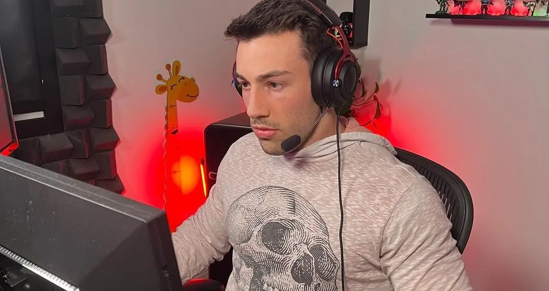 Além das telas: A jornada de tck10 por trás das streams