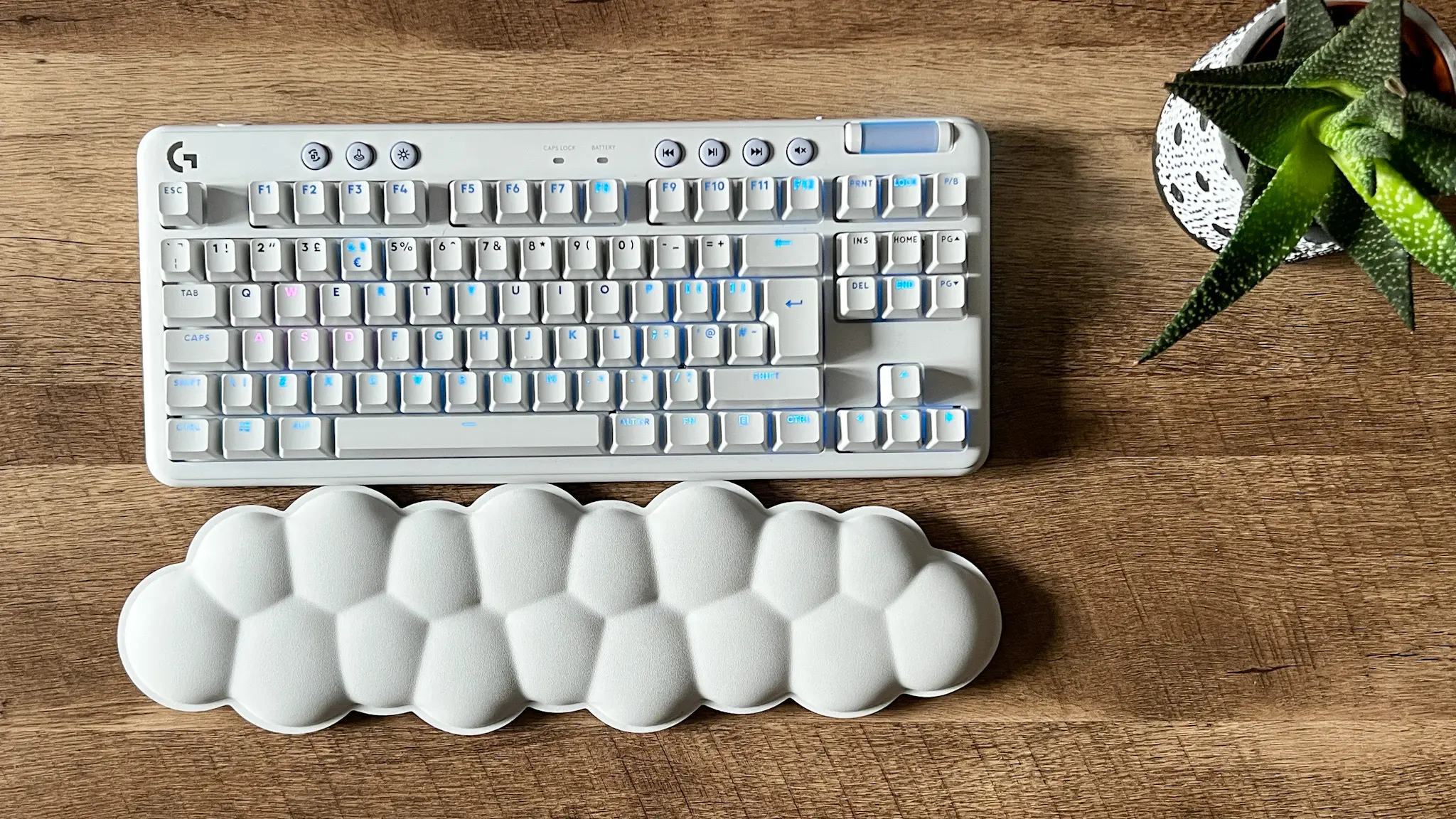Logitech G715: switch marrom, iluminação RGB e muito mais 1 Logitech
