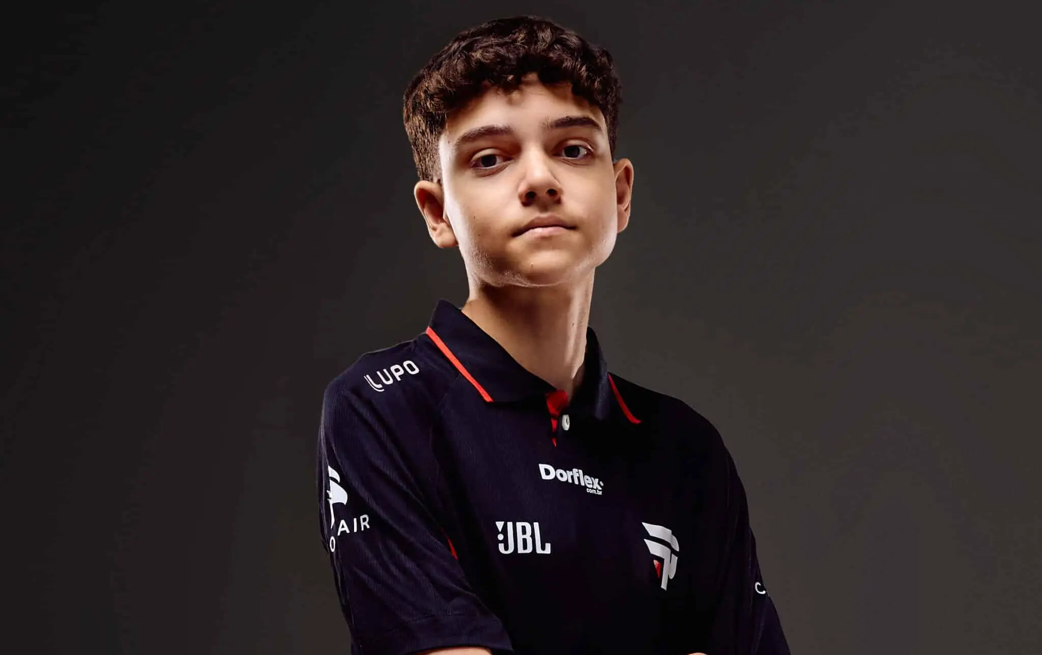 jogador Snow da paiN posa para foto