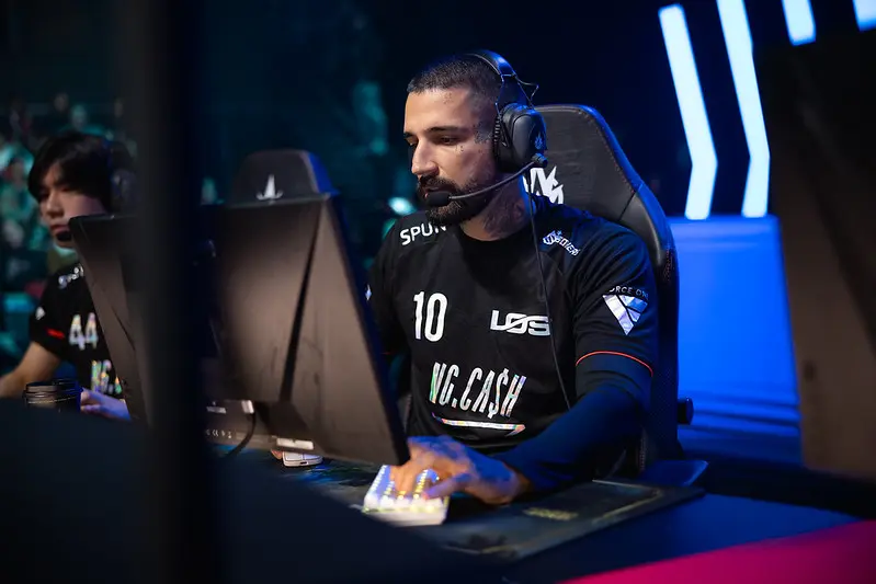 jogador aposentado de LoL, brTT