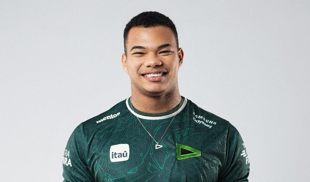 LOUD escala estrela do vôlei brasileiro como novo embaixador