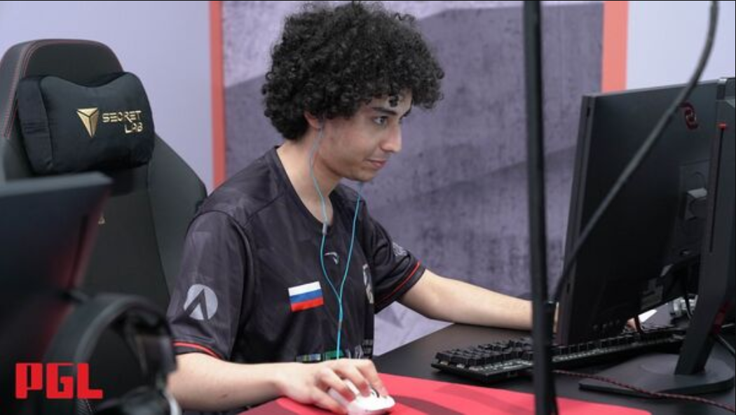 CS2: Participante da IEM Dallas rouba SSDs e faz live da invasão na ESL, entenda