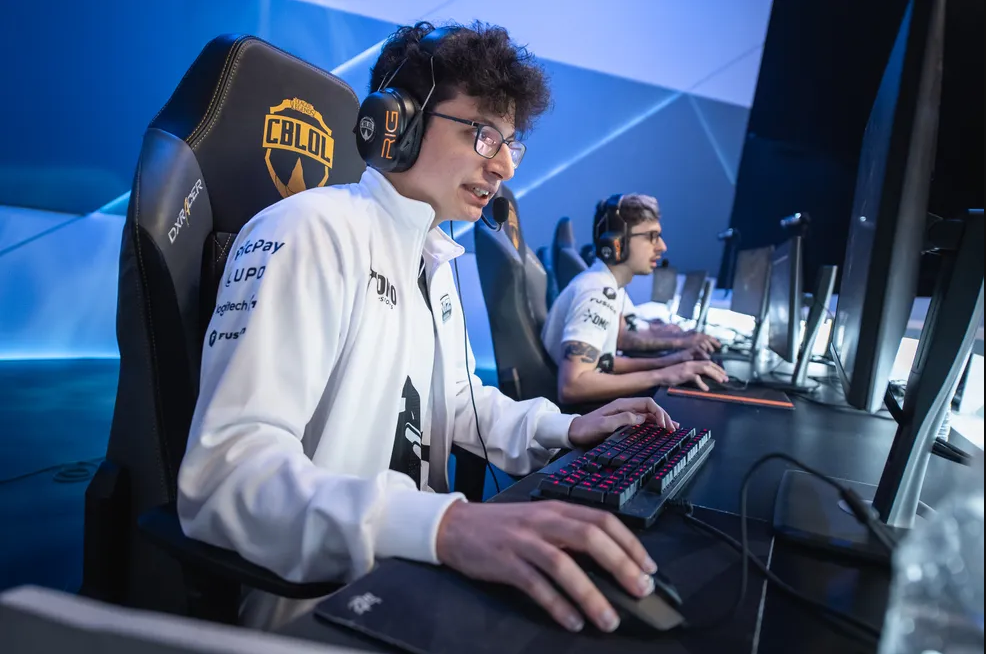Tay INTZ