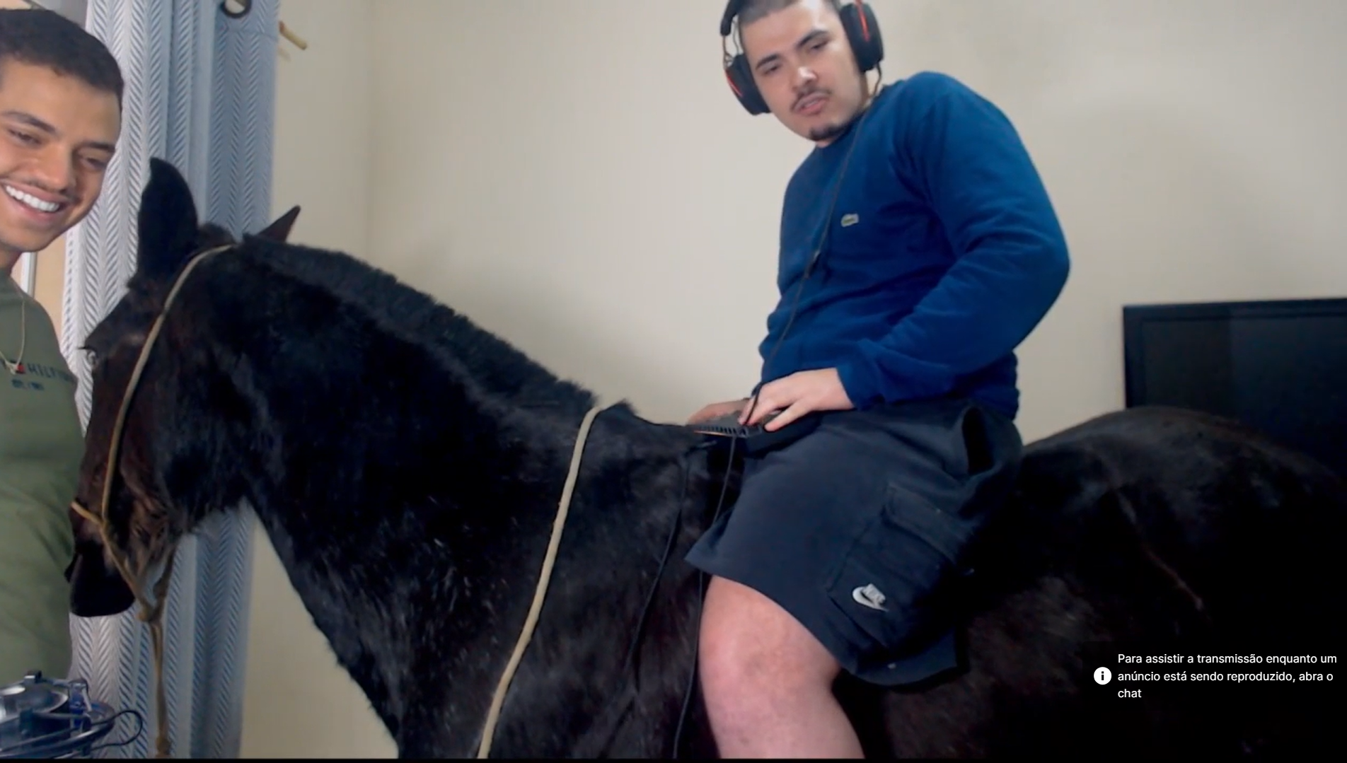 VALORANT: Streamer brasileiro inova com live em cima de um cavalo