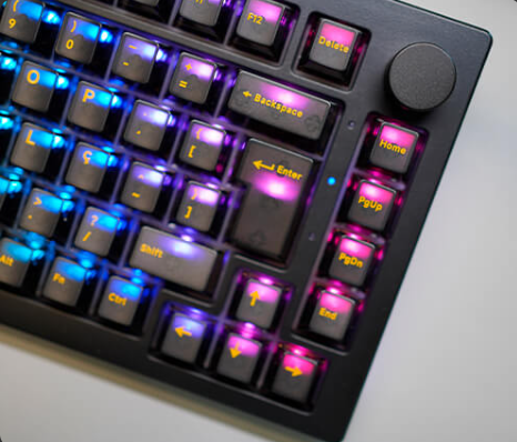 Equilíbrio entre performance e conforto: 3 teclados de switch preto para gamers