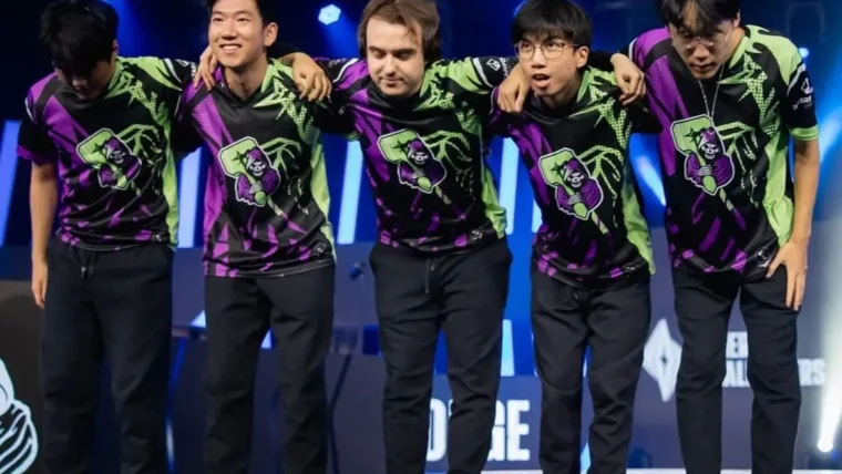 jogadores agradecendo após partida da Libertadores do LoL