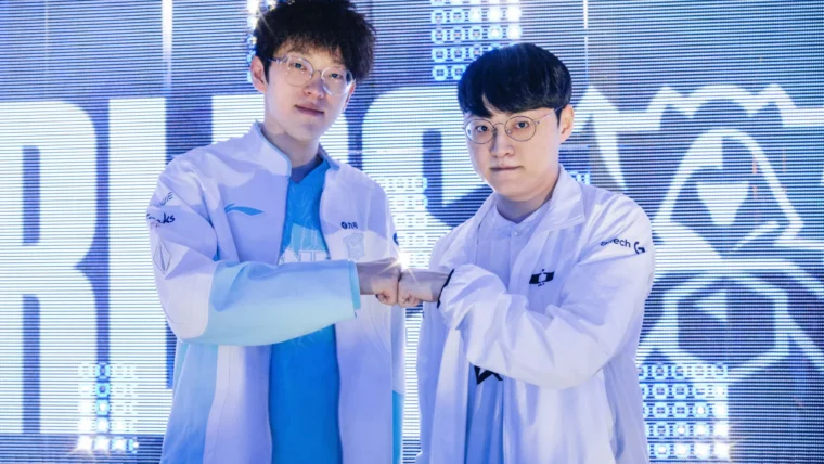 foto de Scout e ShowMaker durante disputa da fase suíça do Worlds LoL 2024