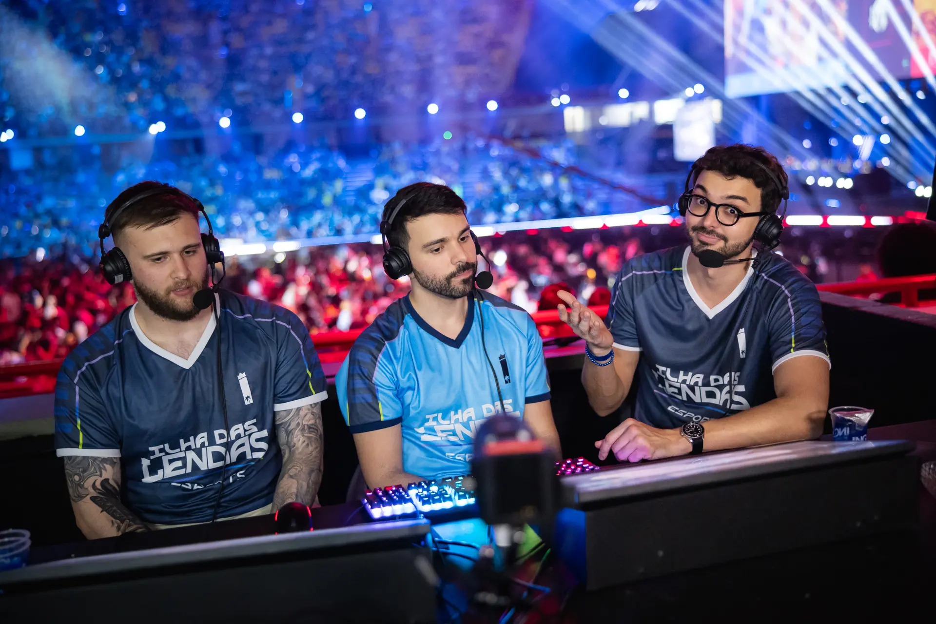 integrantes do Ilha das Lendas na Costream de LoL