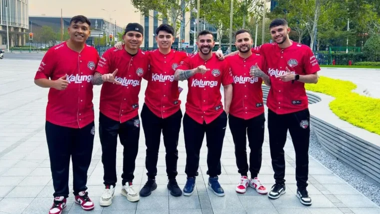 equipe da RED de CS2 posando para foto no RMR Americas major 2024
