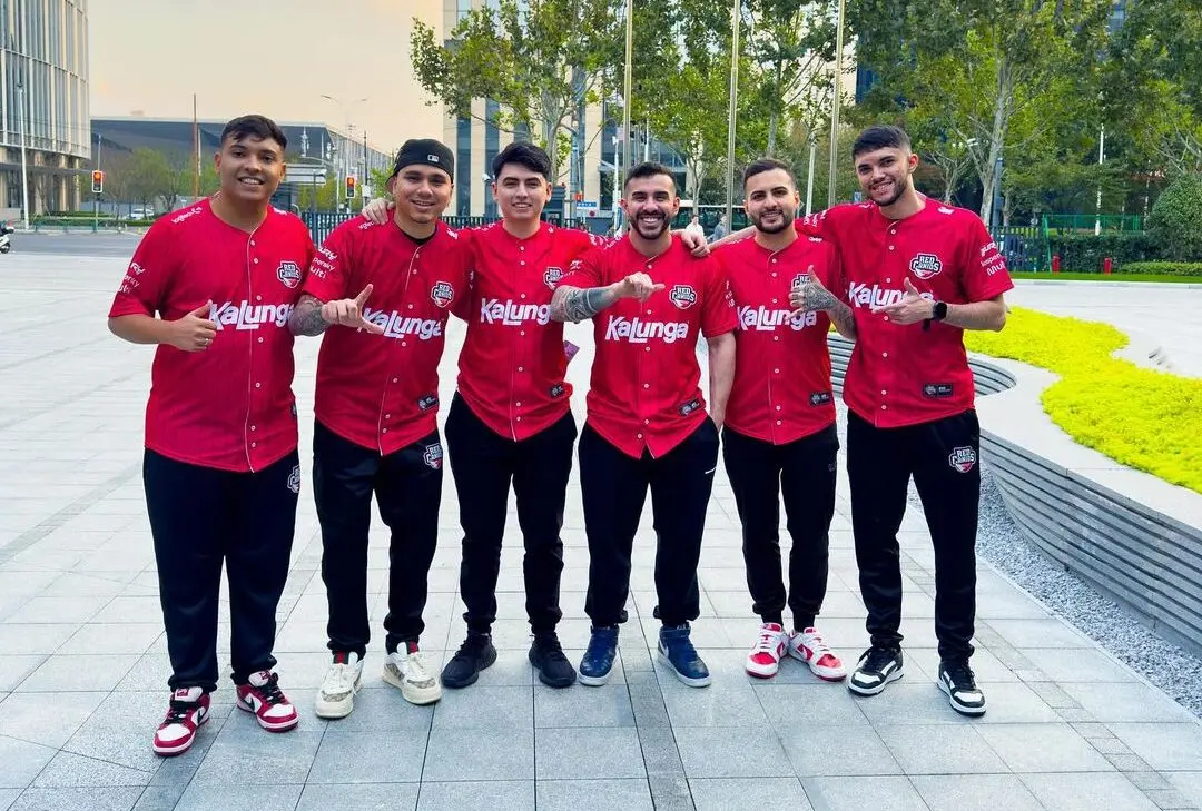 equipe da RED de CS2 posando para foto no RMR Americas major 2024
