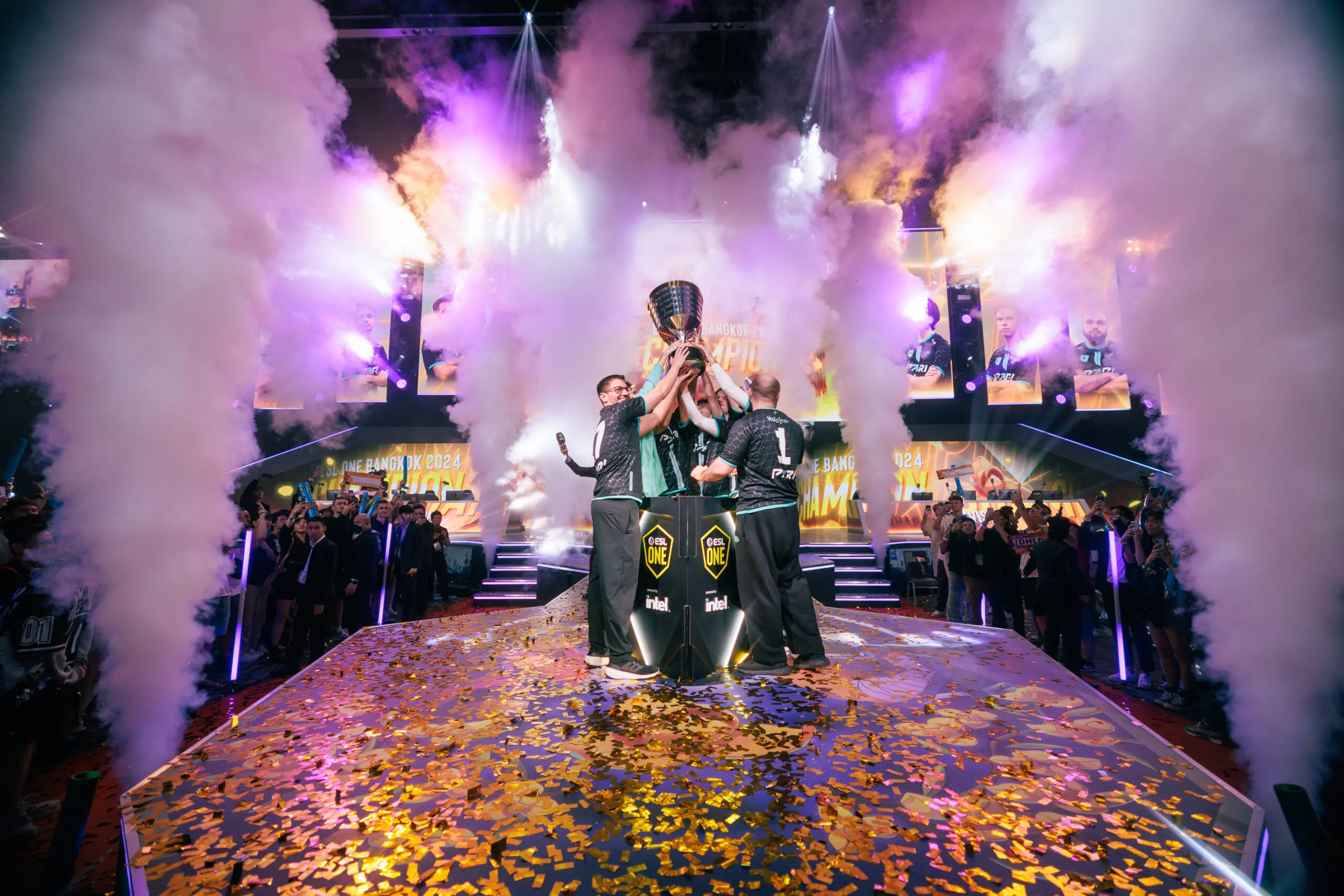 Dota 2: Equipe de Astini brilha em primeiro evento com time completo