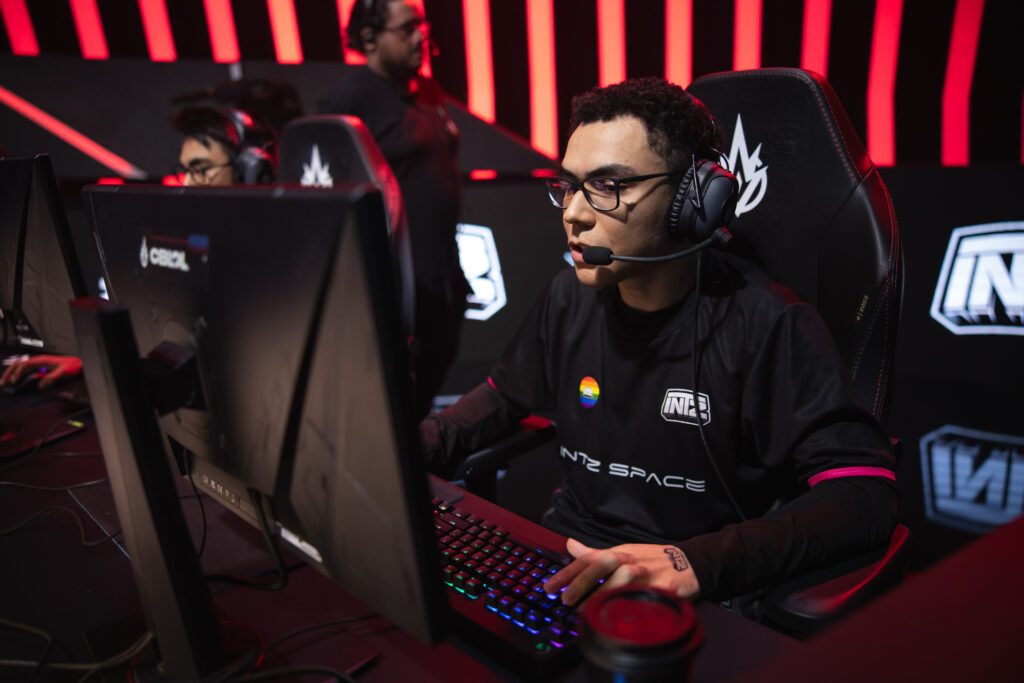 Damage jogando o CBLOL, torneio de LoL