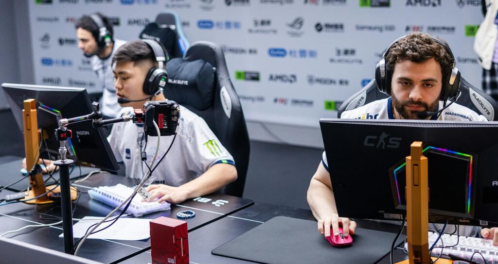 jogadores do MIBR na partida do Major de CS2