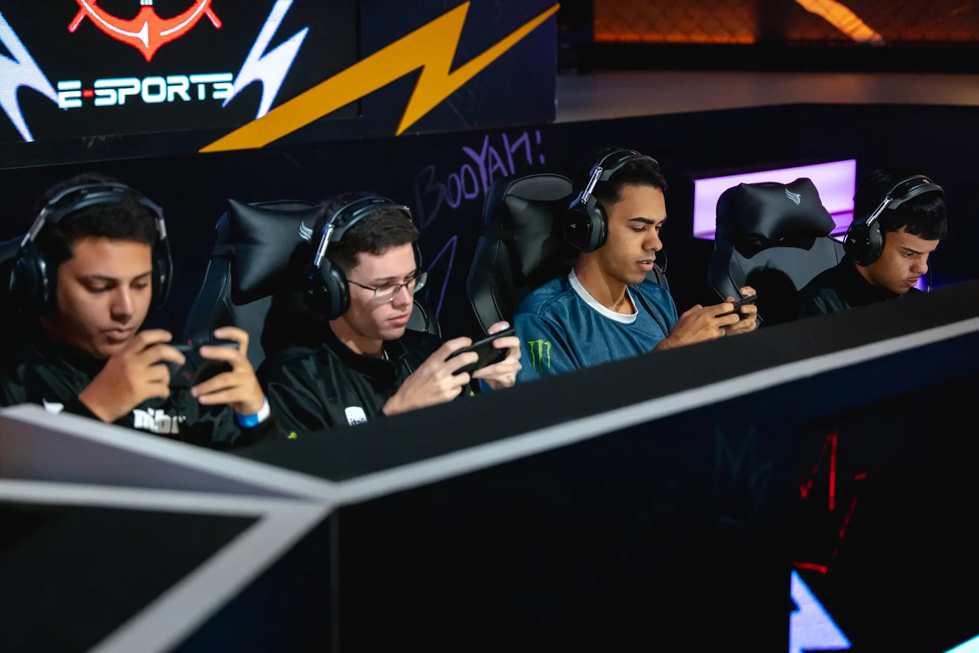 jogadores de Free Fire do MIBR no palo do FFWS