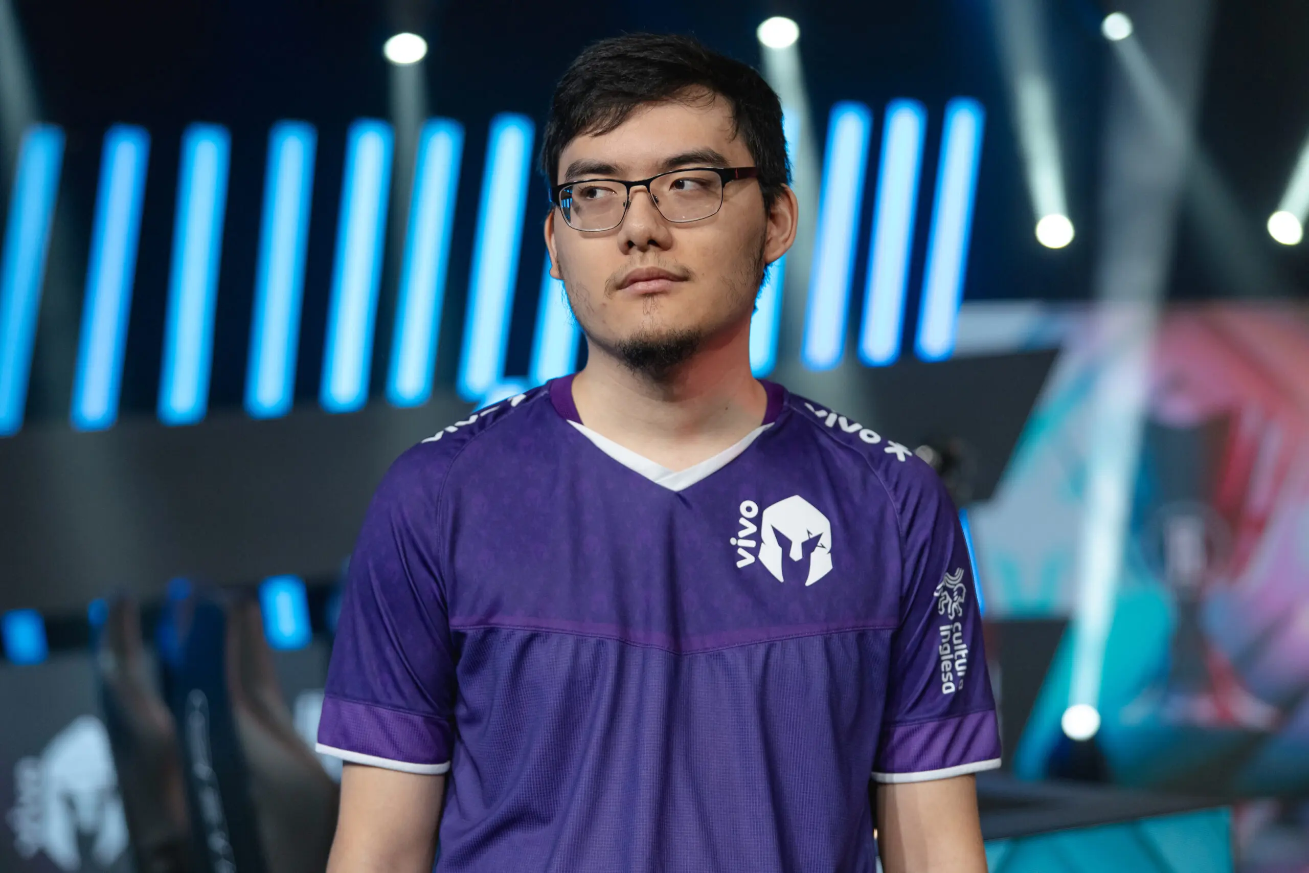 LoL: Jogador brasileiro stompa Faker durante live