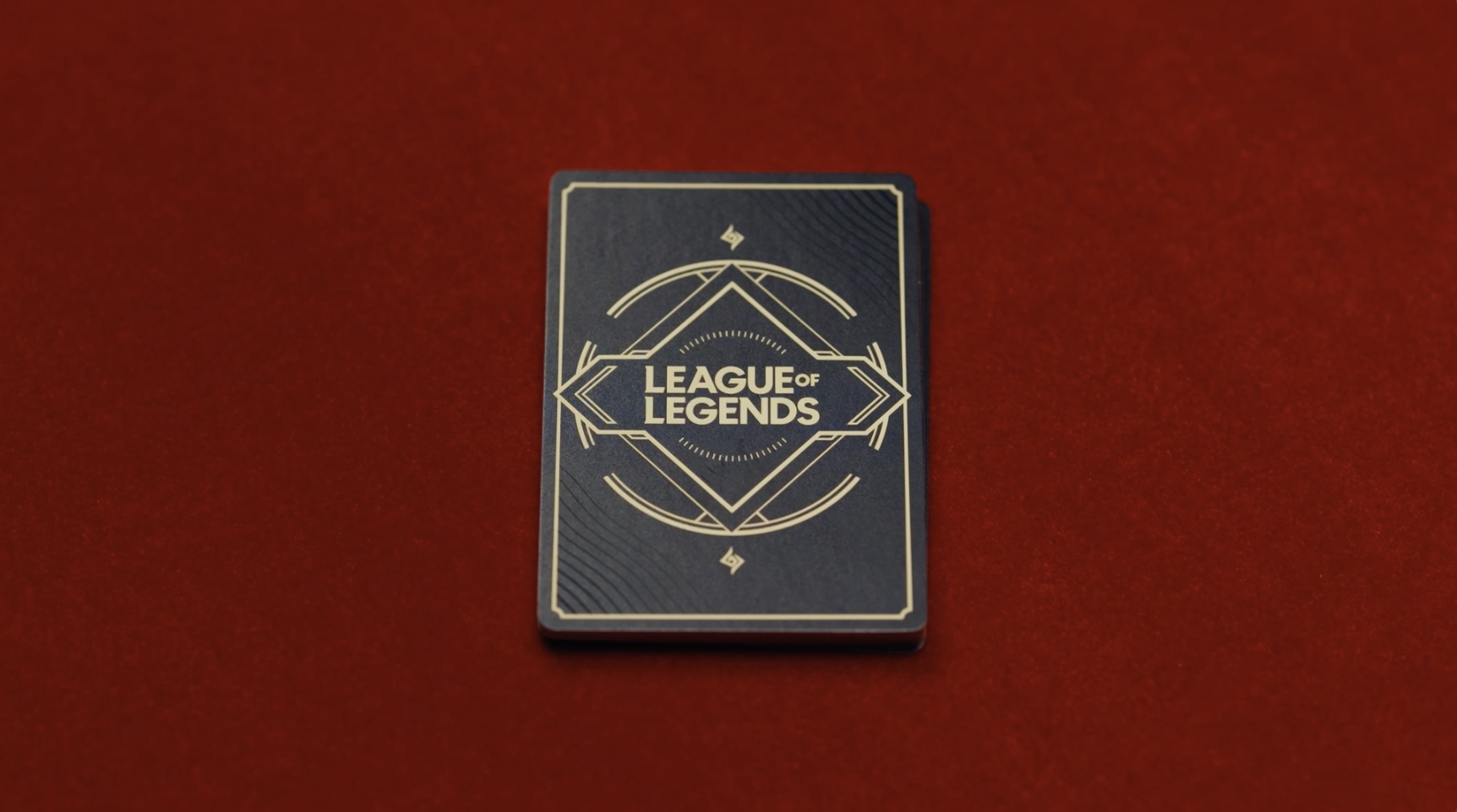 LoL: Riot faz parceria para levar jogo de cartas físicas ao mundo 1 LoL: Riot faz parceria para levar jogo de cartas físicas ao mundo