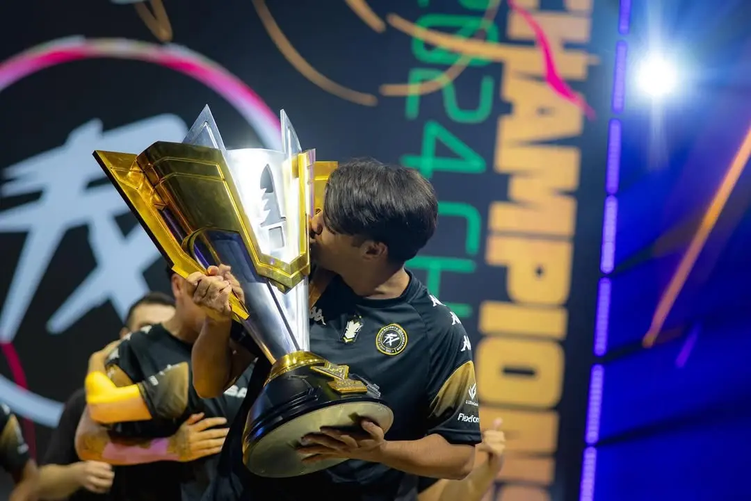 FF: Campeão mundial faz promessa ousada e cumpre objetivo na final da Copa Free Fire