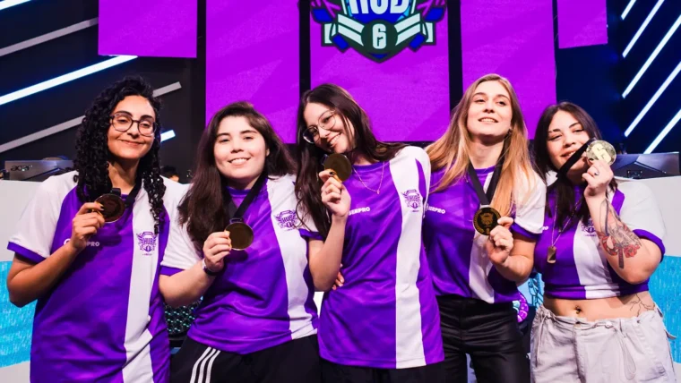Foto de jogadoras de LoL