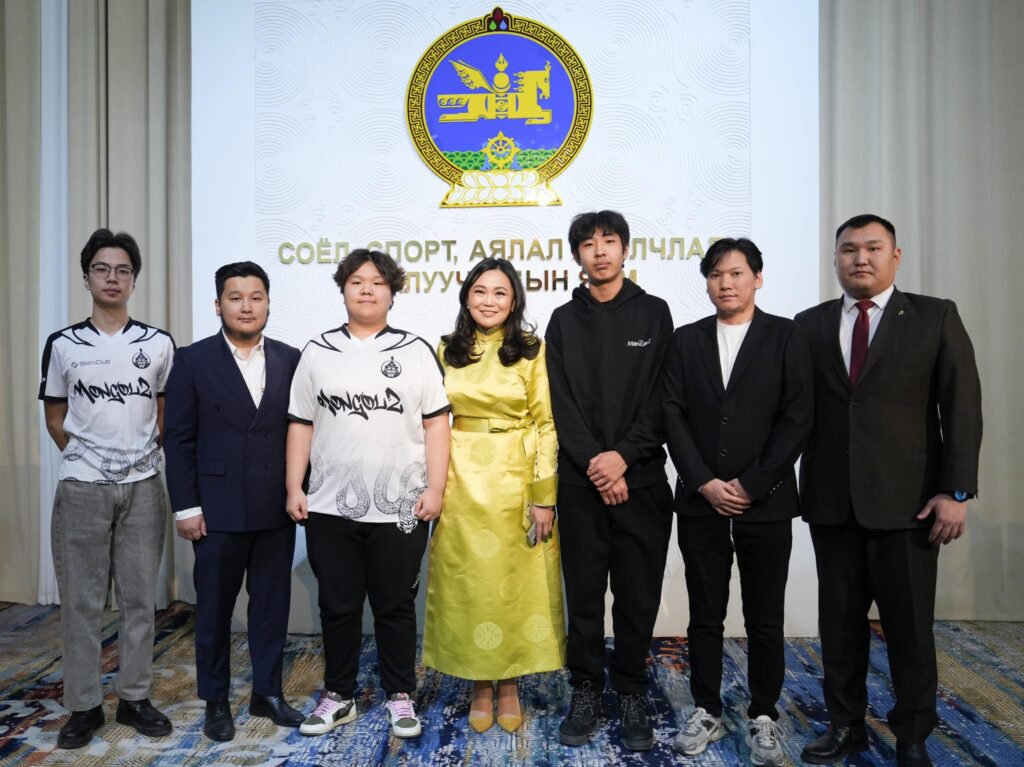 The MongolZ com ministra da cultura da Mongólia