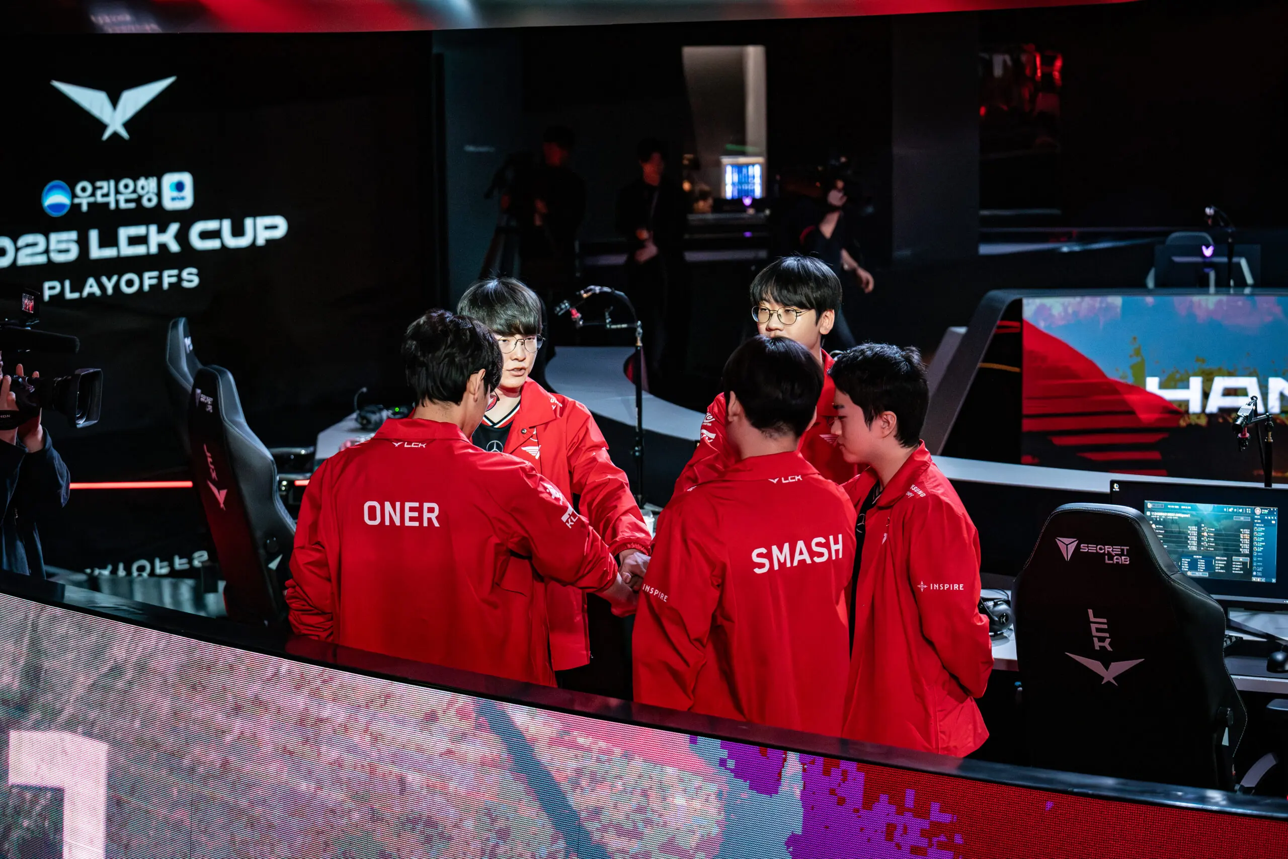 LoL: T1 vs Gen.G marca desempate no duelo entre Faker e Chovy