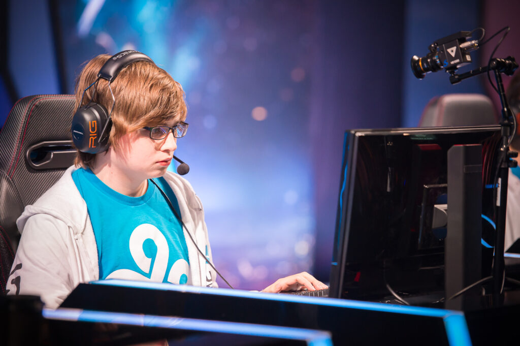 Sneaky, ex-jogador de LoL da Cloud9
