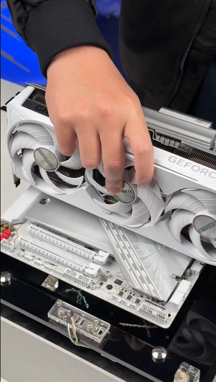 GIGABYTE