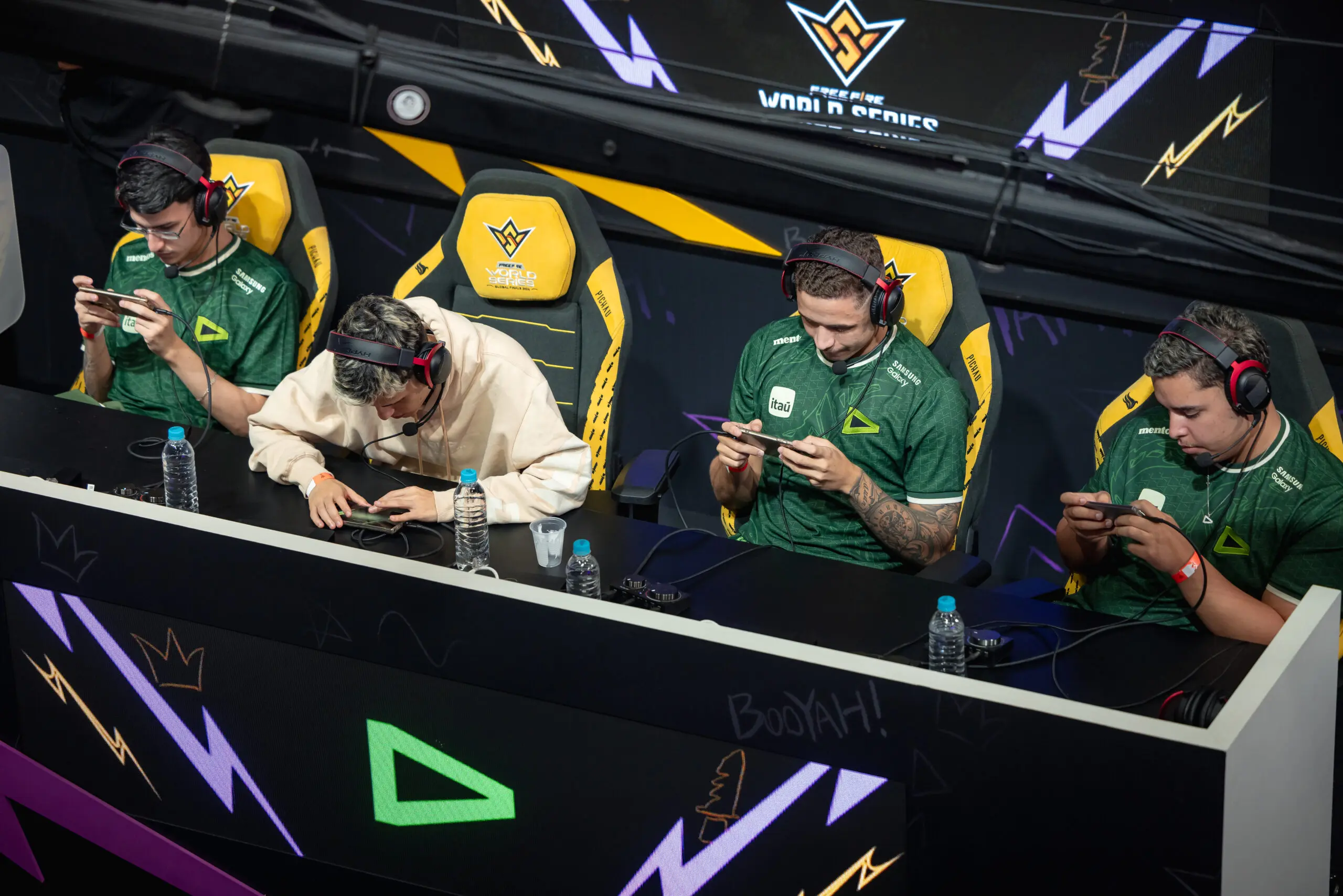 FF: Campeões mundiais trocam farpas em dia quente da WB