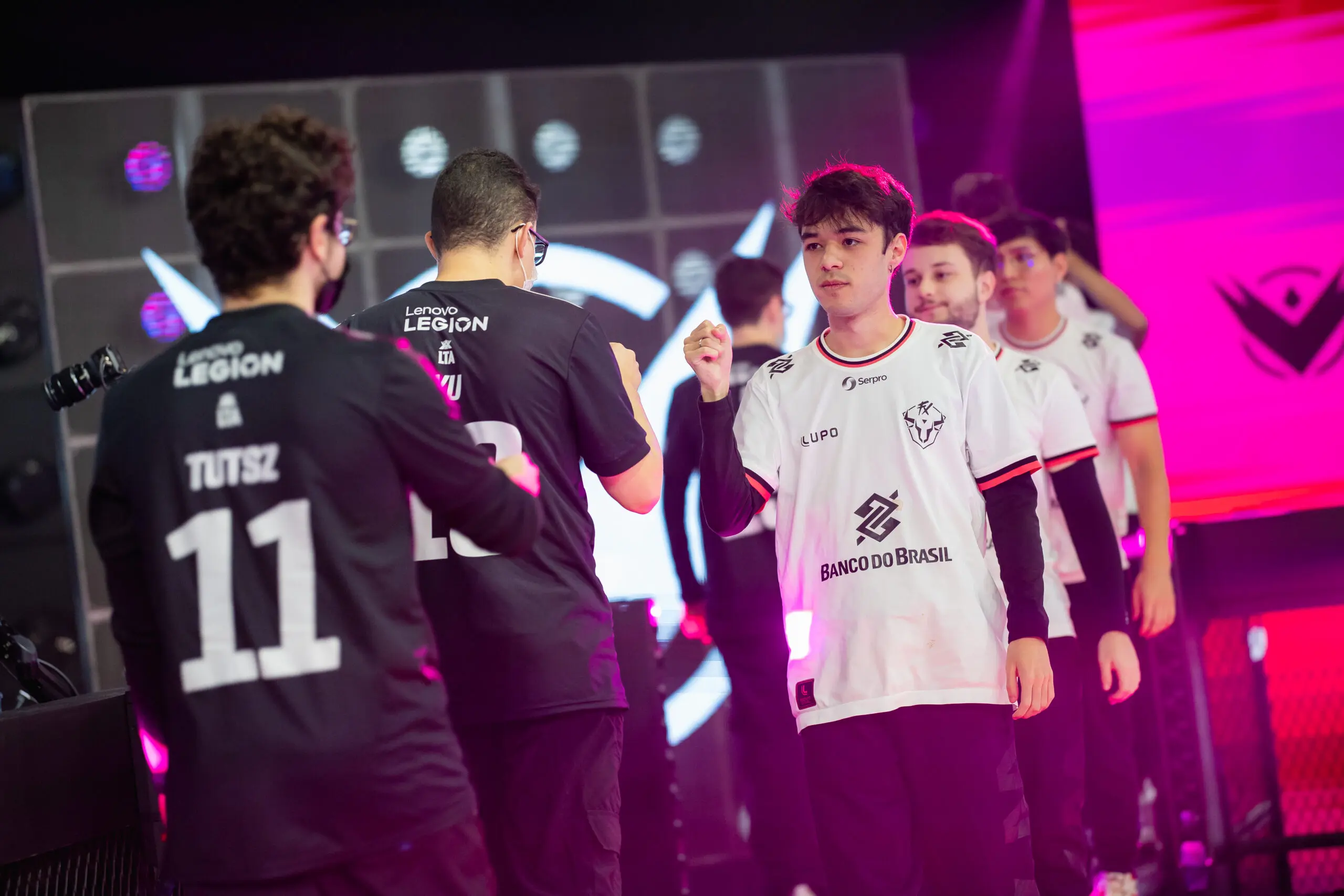 LTA Sul: Lanterna brinca com líder da competição de LoL