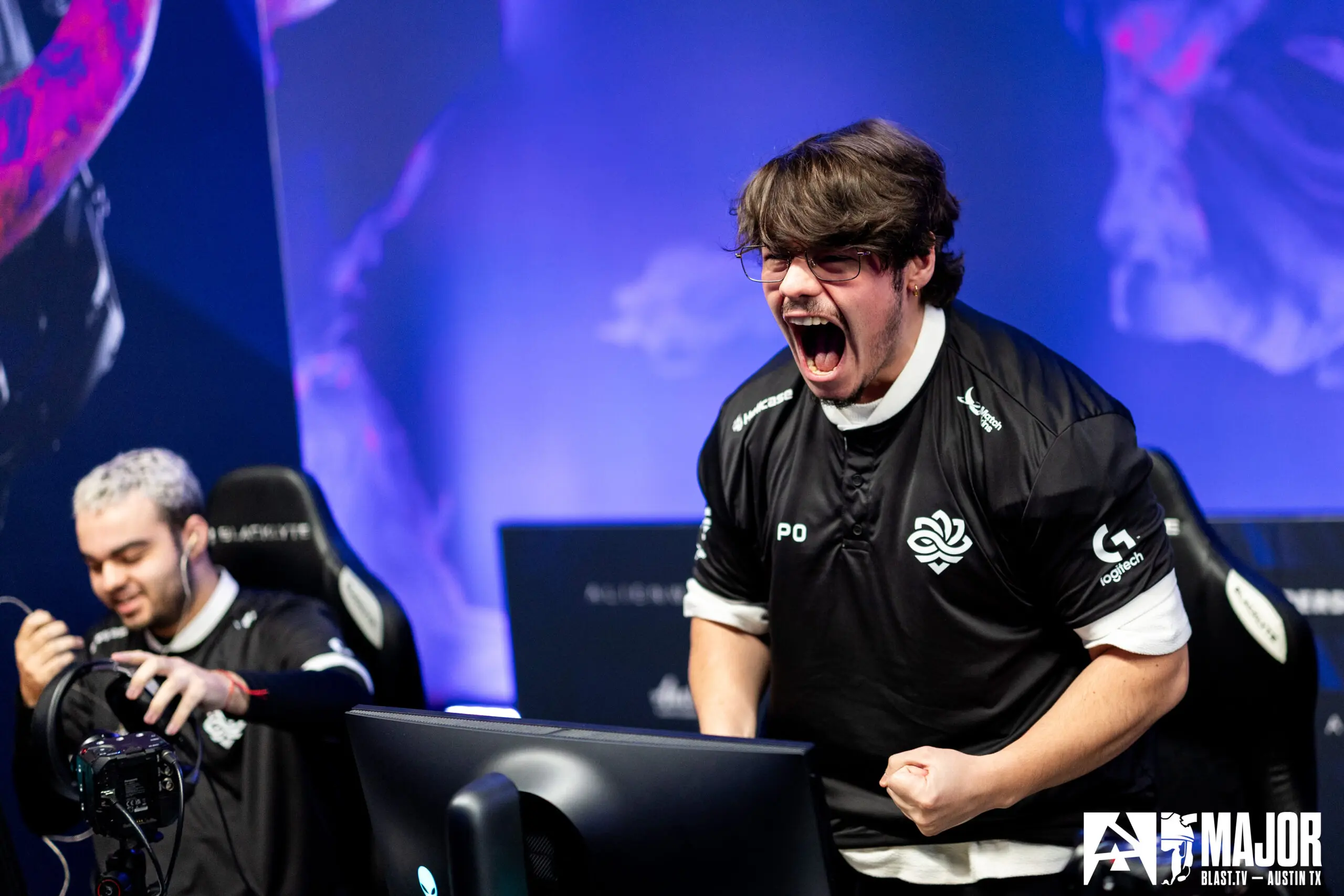 Eduardo "dumau" Wolkmer, jogador profissional de CS2 da Legacy, comemorando
