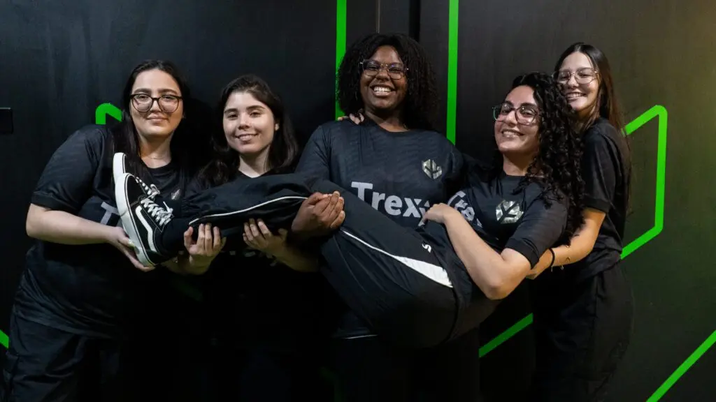 R6: Imperial surpreende com anuncio da primeira line feminina