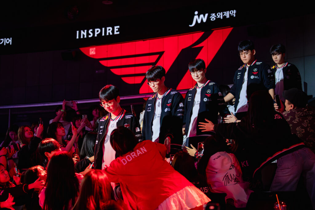 Jogadores profissionais da equipe de League of Legends da T1